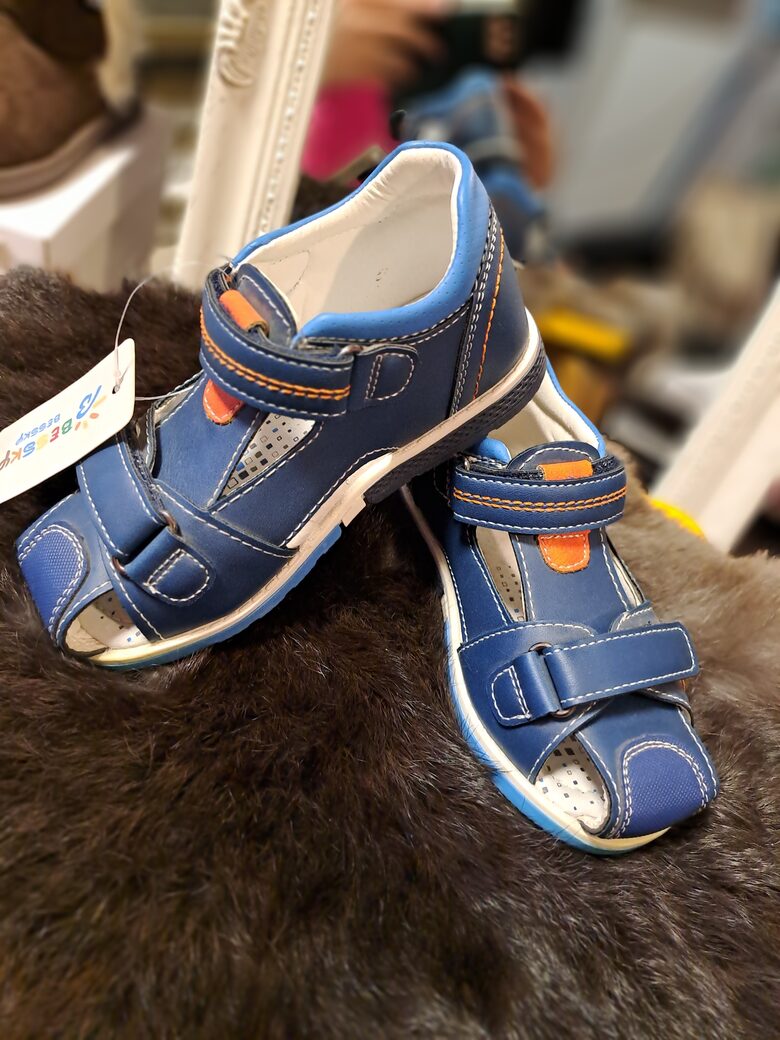 BESSKY zēnu zandeles 26izm.