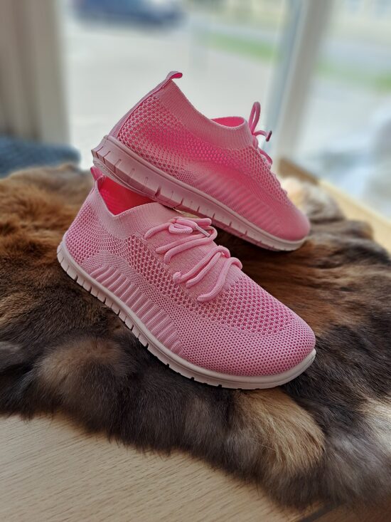 38izm. Elastīgas zeķu kedas