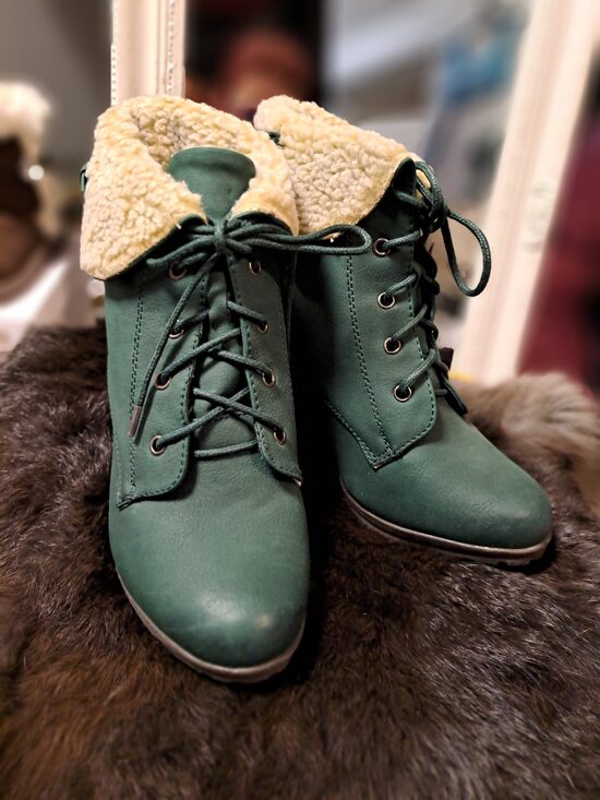 Ziemas siltie zābaki ar aitas vilnu 36-41izm.