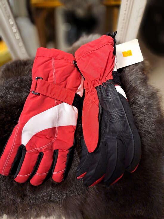 Sarkans balts sarkans! L-XLizm