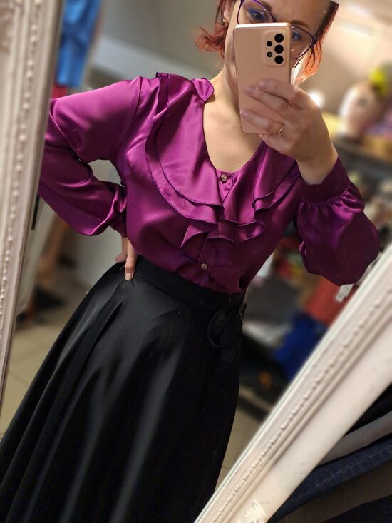 Satīna blūze ar volānu