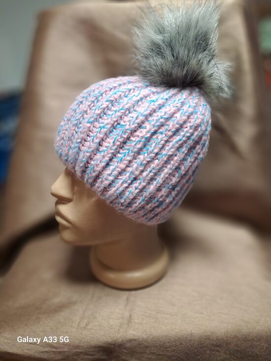 Adīta cepure pusaudžu/sieviešu