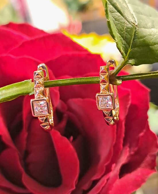 Kantainais dimants ar angļu aizdari