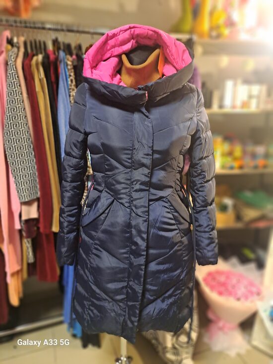 S/M izm.Tumši zilā virsjaka ar rozā akcentu