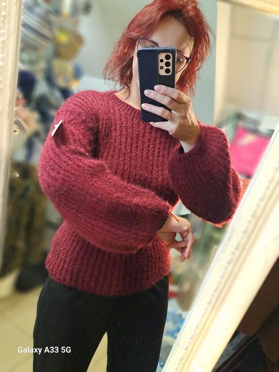 Bordo krāsas džemperis