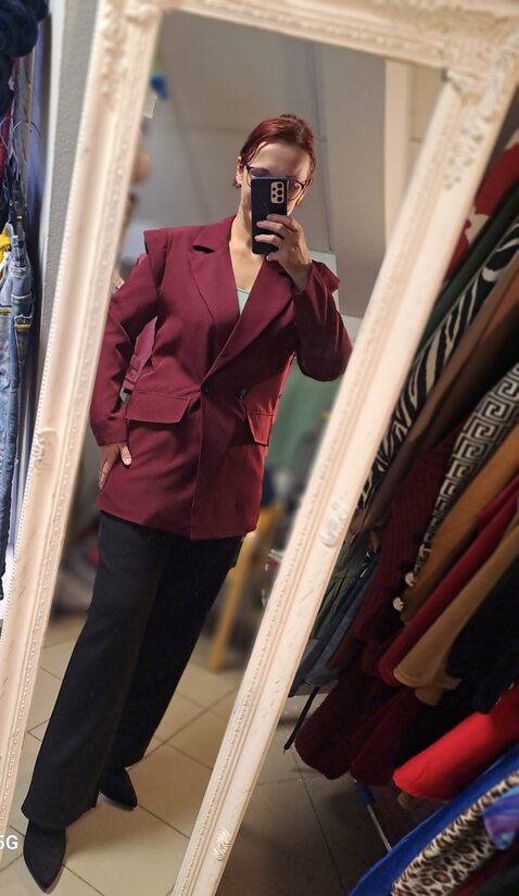 Burgundijas krāsas žakete