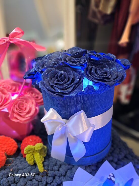 Zilais rožu gaismas pušķis