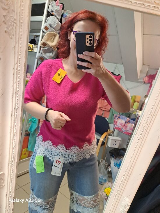 Rozā džemperītis ar mežģīni