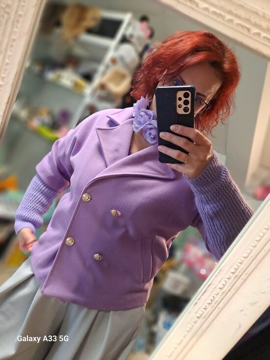 Ceriņ krāsas īsais mētelis