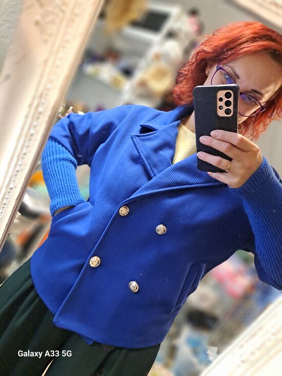 Zilais īsais mētelis