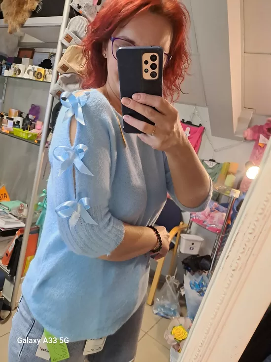 Debess zilais džemperītis ar bantēm