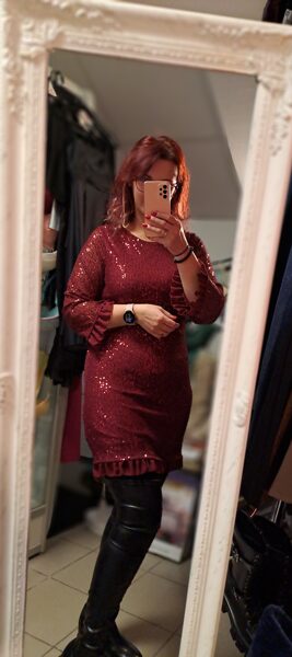Sarkanā glitera kleita